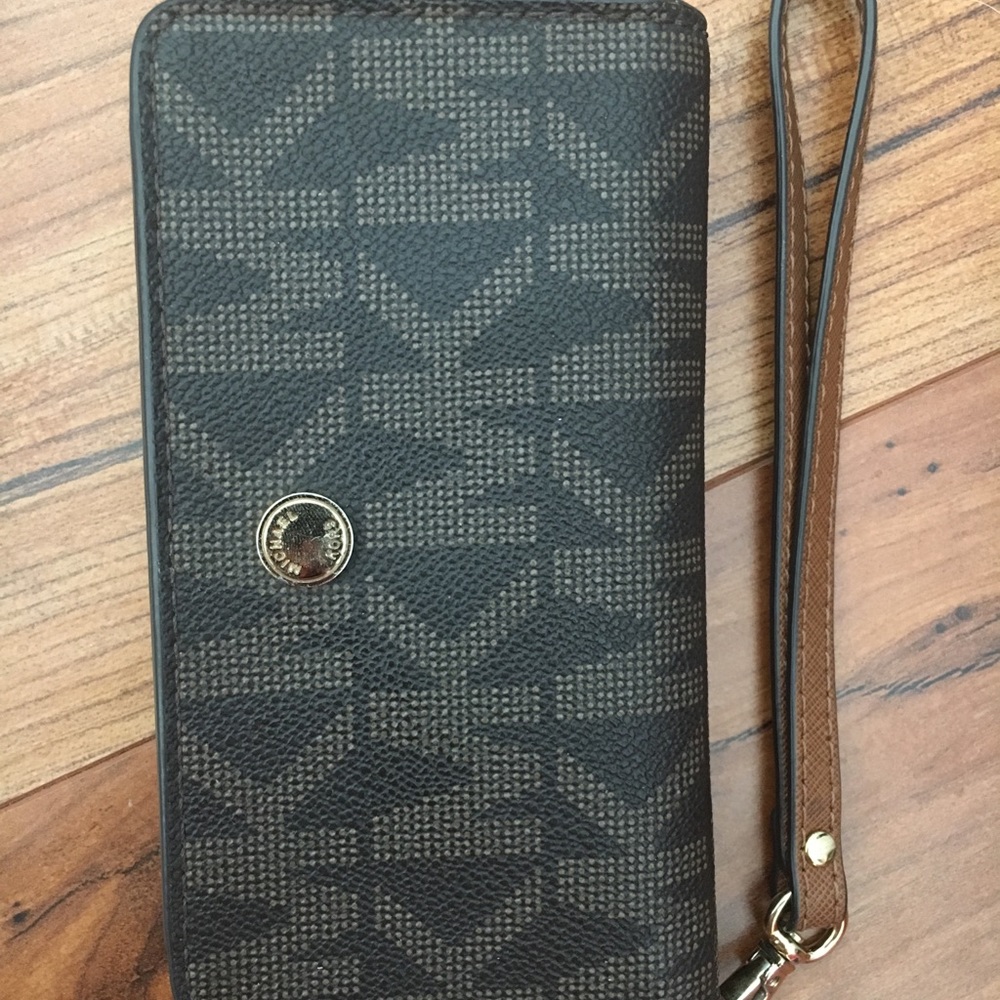 Michael Kors Wristlet